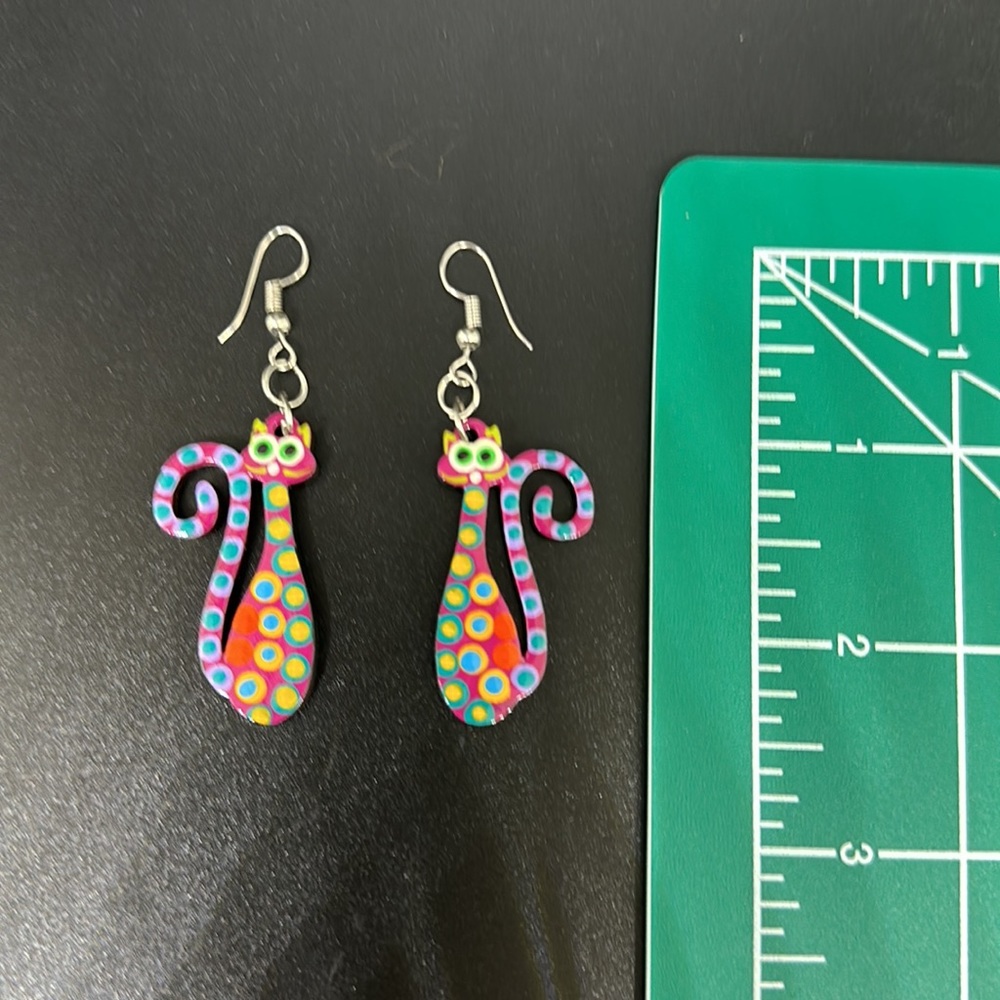 Kitty Cat HandPainted Earrings Brand New Lavender Fuchsia Aqua Lightweight Wood